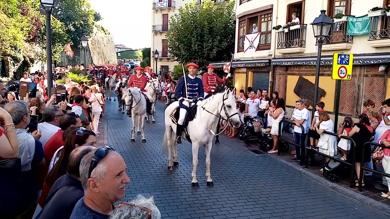 Hondarribia - Gipuzkoa. Bajada del alarde. Año 2022