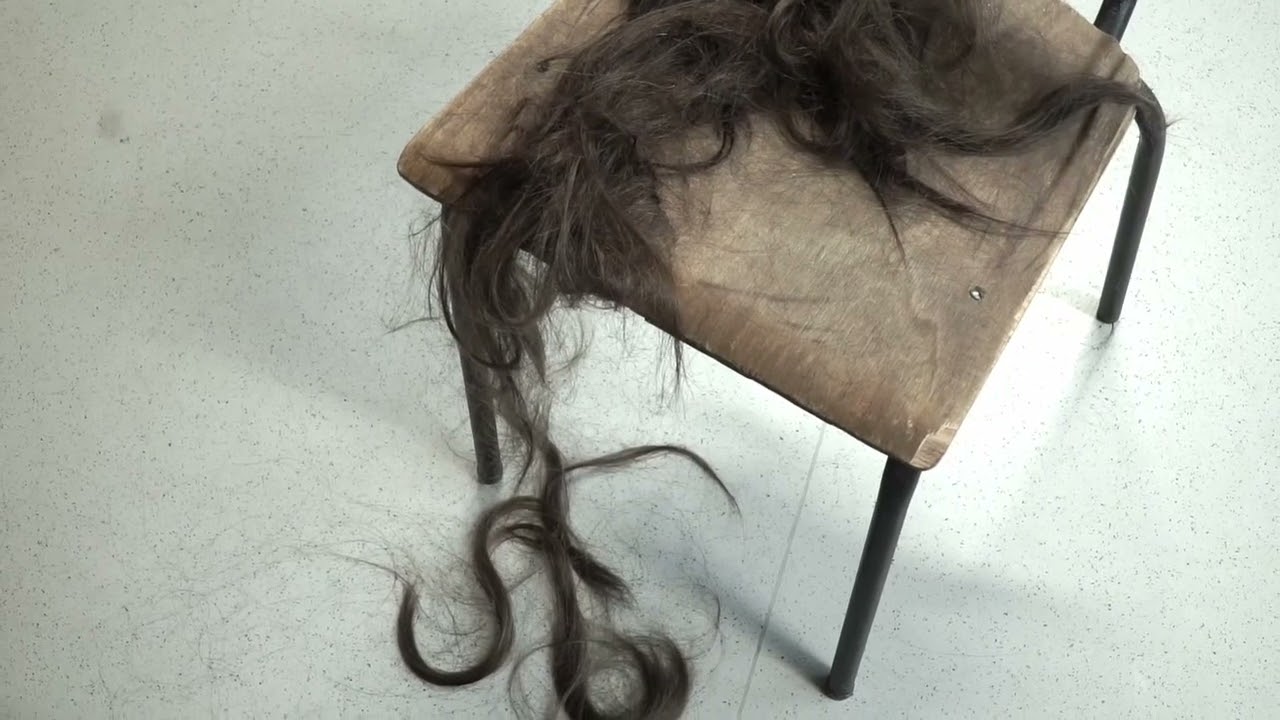 „Noli me Tangere“ Rauminstallation von  Zoe Djifroudi