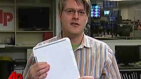 Review: A $499 E-reader That Opens Like a Book