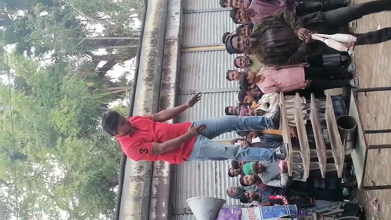 লোকটি কিভাবে ৬টি গেলাসের উপর দারালো দেখুন সবাই 