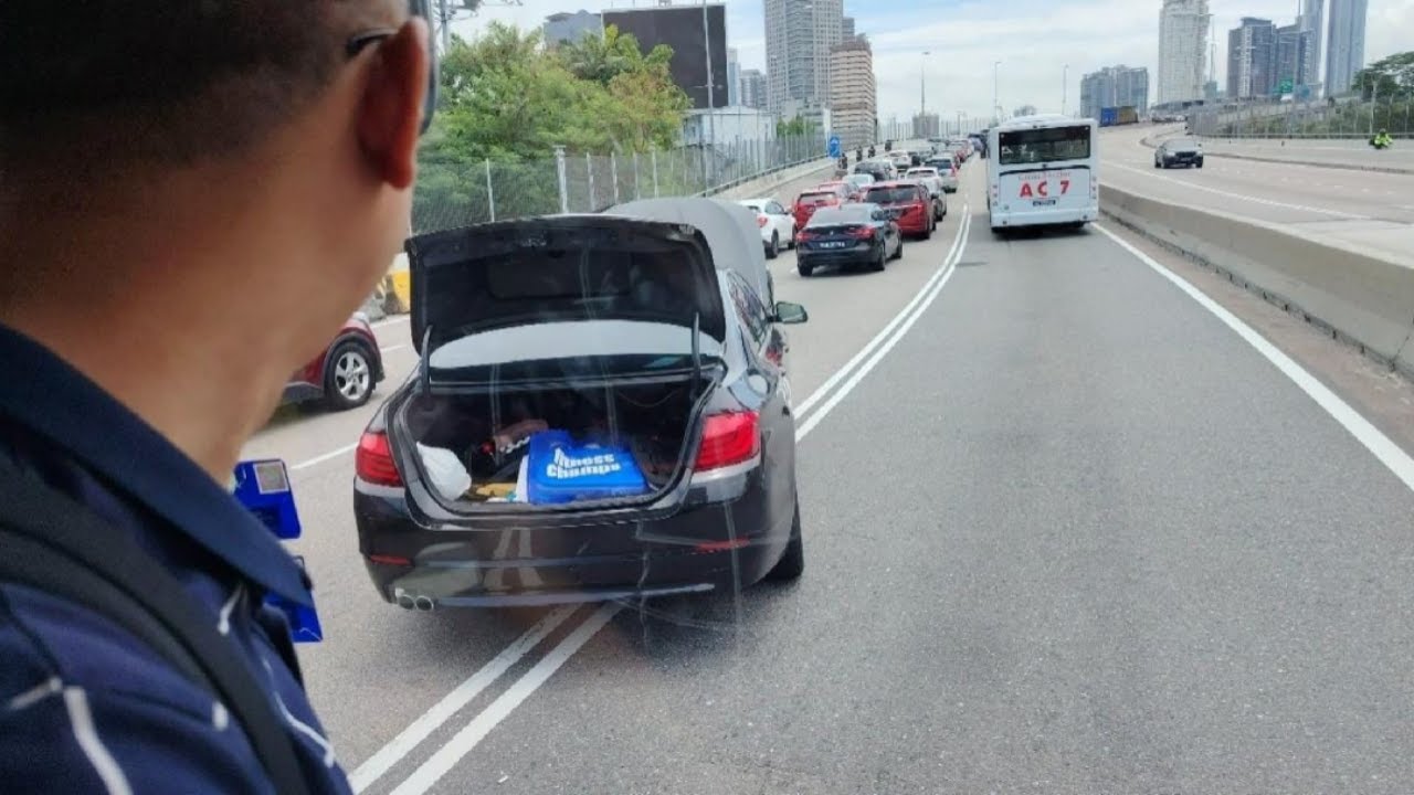 Car Breakdown Causing Bus Lane Jam & Car Cutting Queue at SG-JB ...