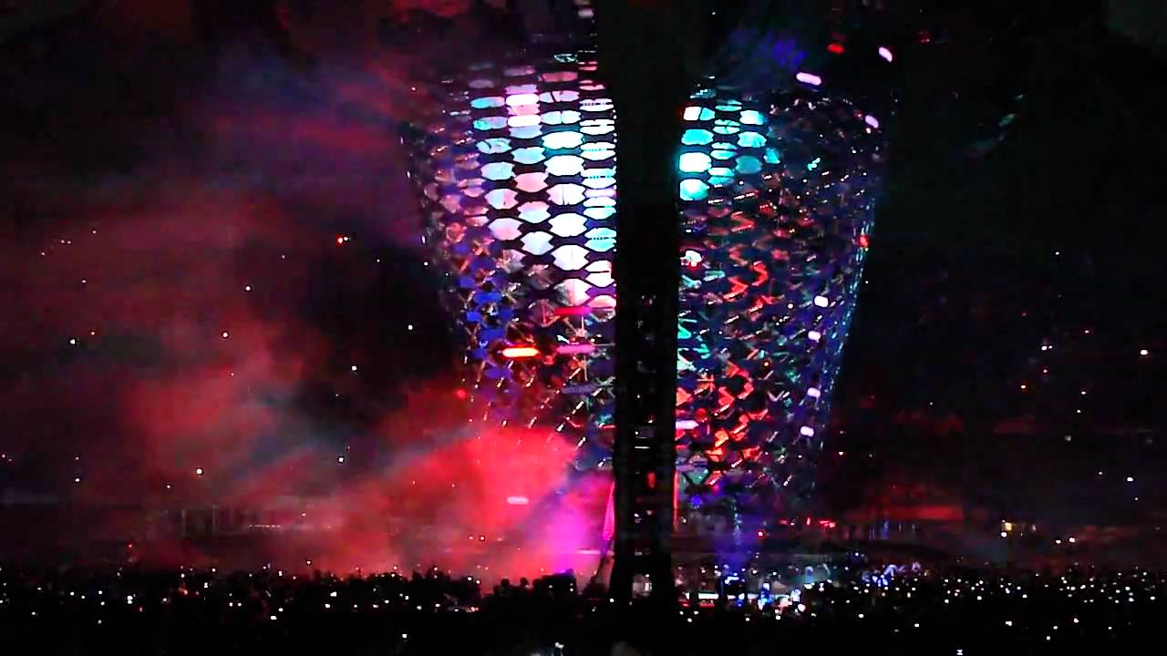 U2 In The City Of Blinding Lights