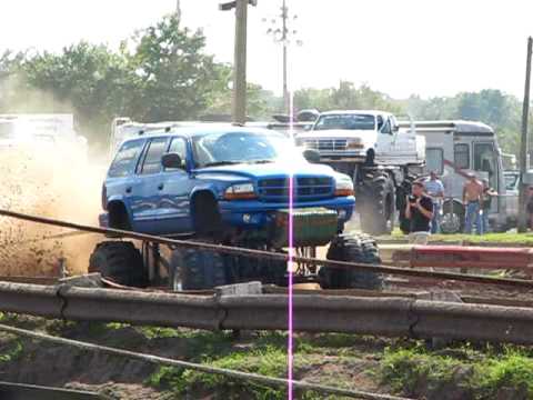 Trucks Gone Wild - Bus Pull Bithlo FL 10-04-09 Dodge Durango - YouTube