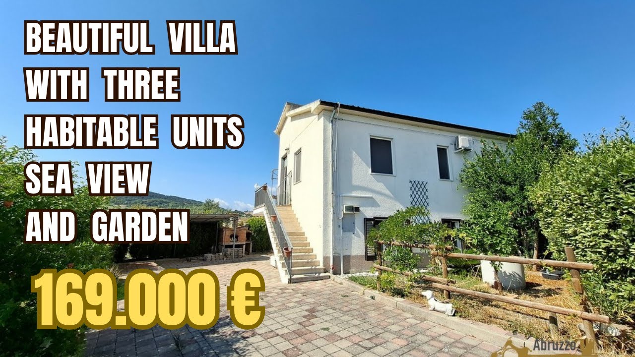 Beautiful villa with 3 habitable units, outdoor space, garden and sea view. Fresagrandinaria