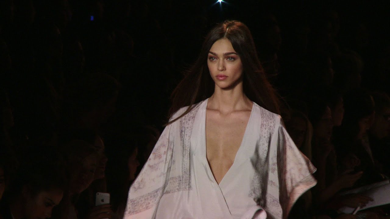 FIRST LOOK: BCBG Max Azria - NYFW - Spring/Summer 2015 | Videofashion