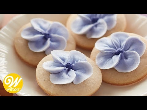 How to Pipe a Basic 5 Petal Flower | Wilton