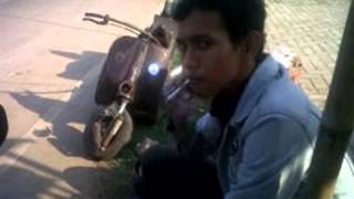 Download lagu Reggae Black Market - Vespa ' AINUR '