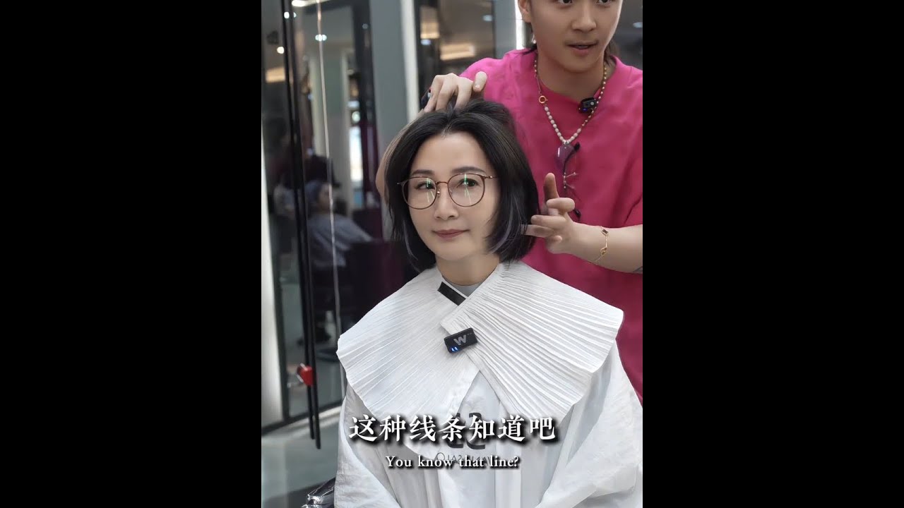 香港63岁老顾客贪近踩雷！在本地做坏头发，塌顶、发质差到崩溃，连夜返来找我补救！看我今天用专业给香港及全🌍同行“开堂课”！从脸型身形深度分析，用最新AI智能塑形烫黑科技，精准匹配个人特质！再以治愈系