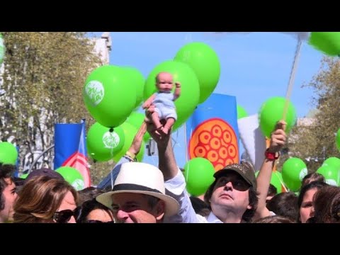 Miles de personas marchan en Madrid contra el aborto - YouTube
