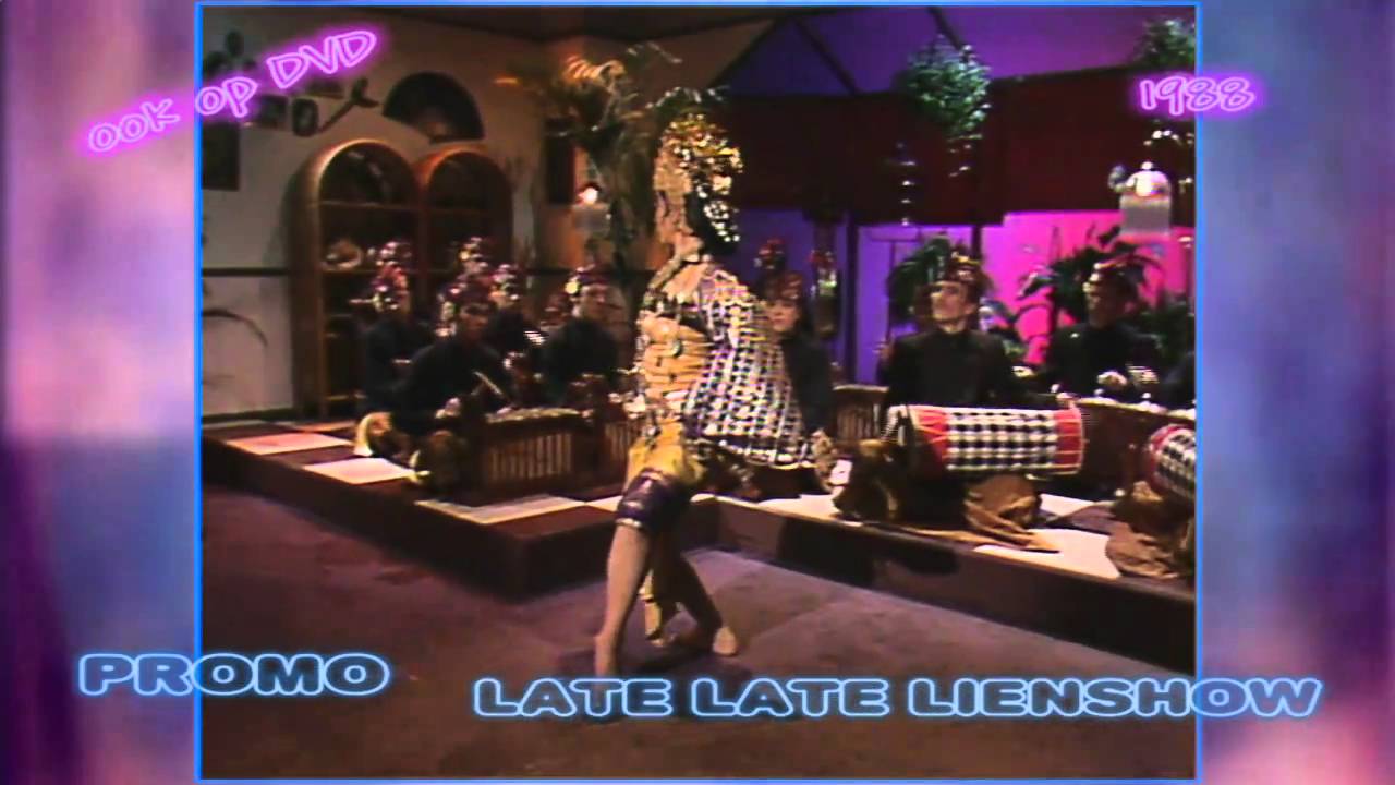 Tante Lien laat Balinese dans zien!  Gamelan Bali