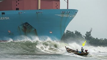 Maersk Container Ship Throws Massive Wake While Carving a Tight River Bend