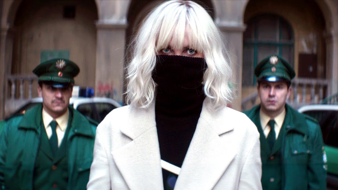 Super spy handles 5 cops with a Water Hose | Atomic Blonde | CLIP Super spy handles 5 cops with a Water Hose | Atomic Blonde | CLIP