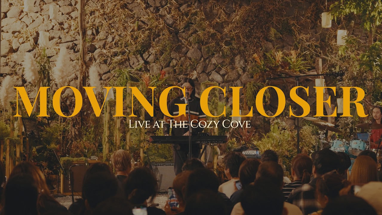 Guarda Moving Closer (Live at The Cozy Cove) - Never The Strangers su YouTube Guarda Moving Closer (Live at The Cozy Cove) - Never The Strangers su YouTube