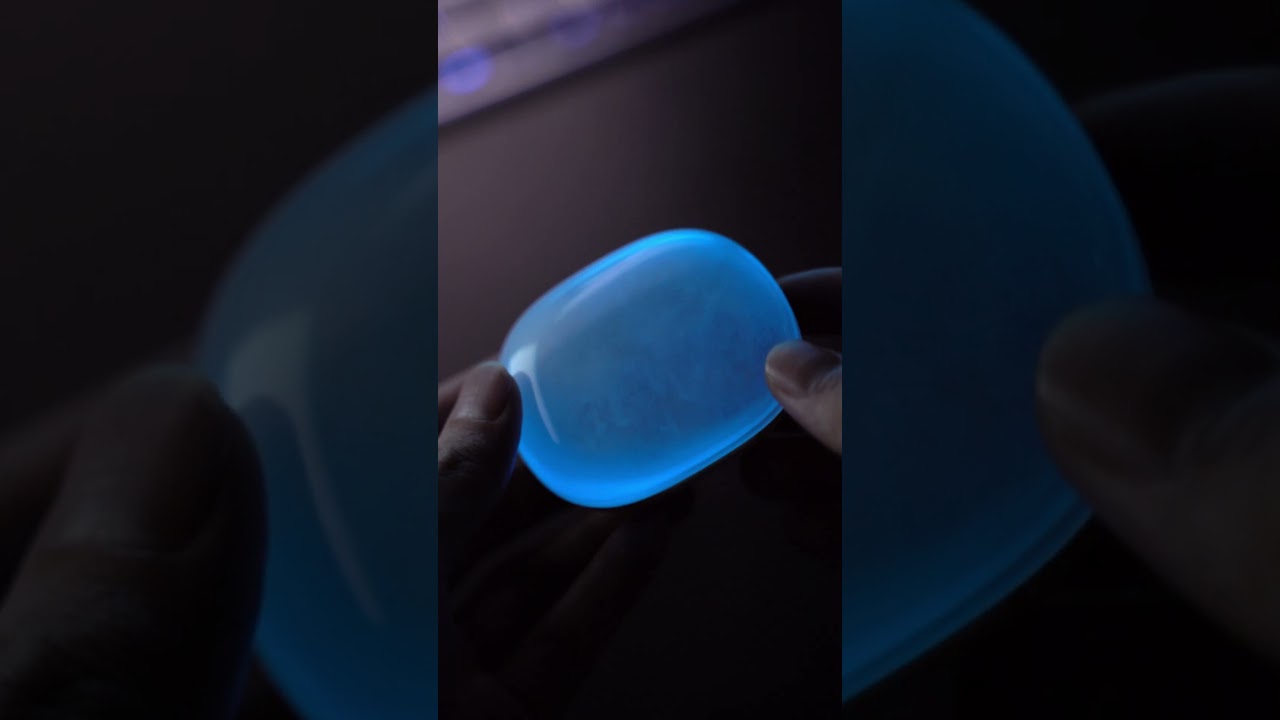 Illuminate your music experience! 🎶💡 Glow Ear Clip Earphones—because your sound deserves to shine.