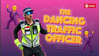 The Stories Behind: ๐ฎ๐ผโโ๏ธThe traffic officer who dances like a 'smooth criminal'