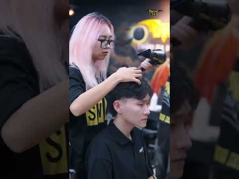 Video Order một nữ Barber xinh đẹp, cắt tóc giỏi. Đến ngay... - youtube