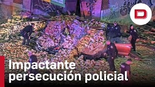 Impactante accidente: un coche colisiona contra un edificio que se viene abajo y lo sepulta