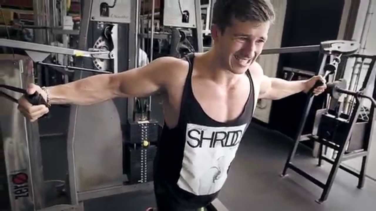 Brust-Training mit Tim Gabel im Gold's Gym Venice - KARL-ESS.COM