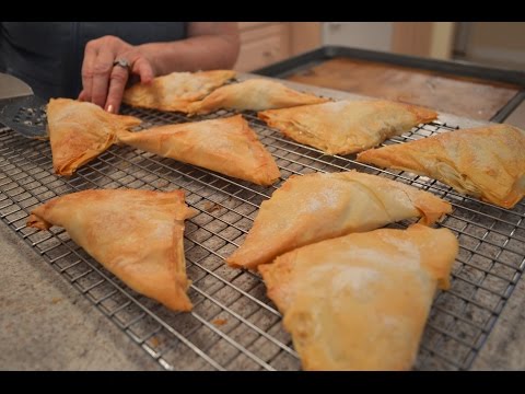 Video: How To Make Filo Dough Apple Triangles