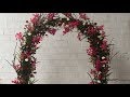 Arco com flores naturais e galhos secos para cerimonia de casamento  ‹ Art Fleur ›