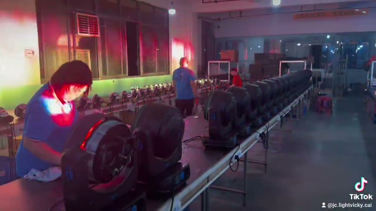 Moving head big bee eyes wash light production