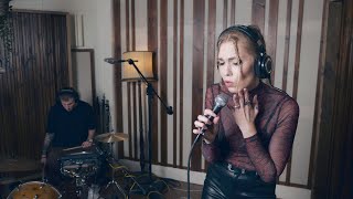 Video thumbnail of "Joulie Fox - Fever (Live Session)"