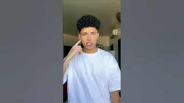 مش انا الي يسمع الكلام ويغمز نفسو 