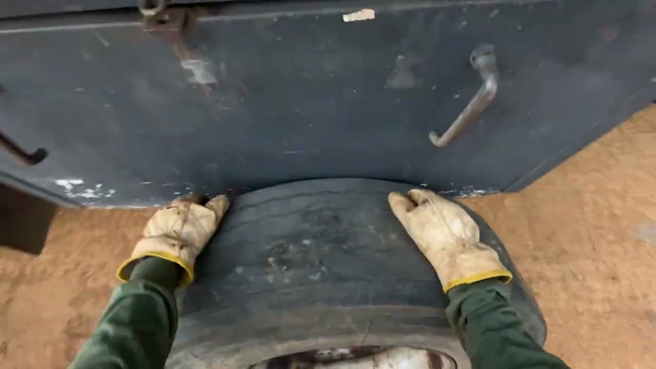 TROCA DE RODA DE CARRETA 