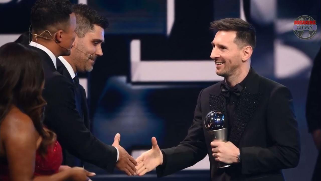 Награждение лучших игроков. Награждение лучших игроков. Награждение лучших игроков. Лионель месси награды. Месси награда лучшему игроку чм 2014.