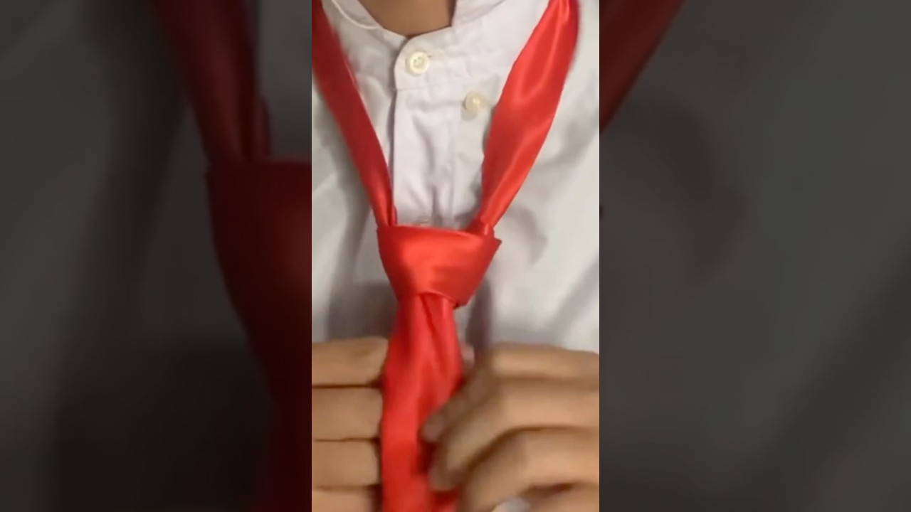 How to tie a windsor knot