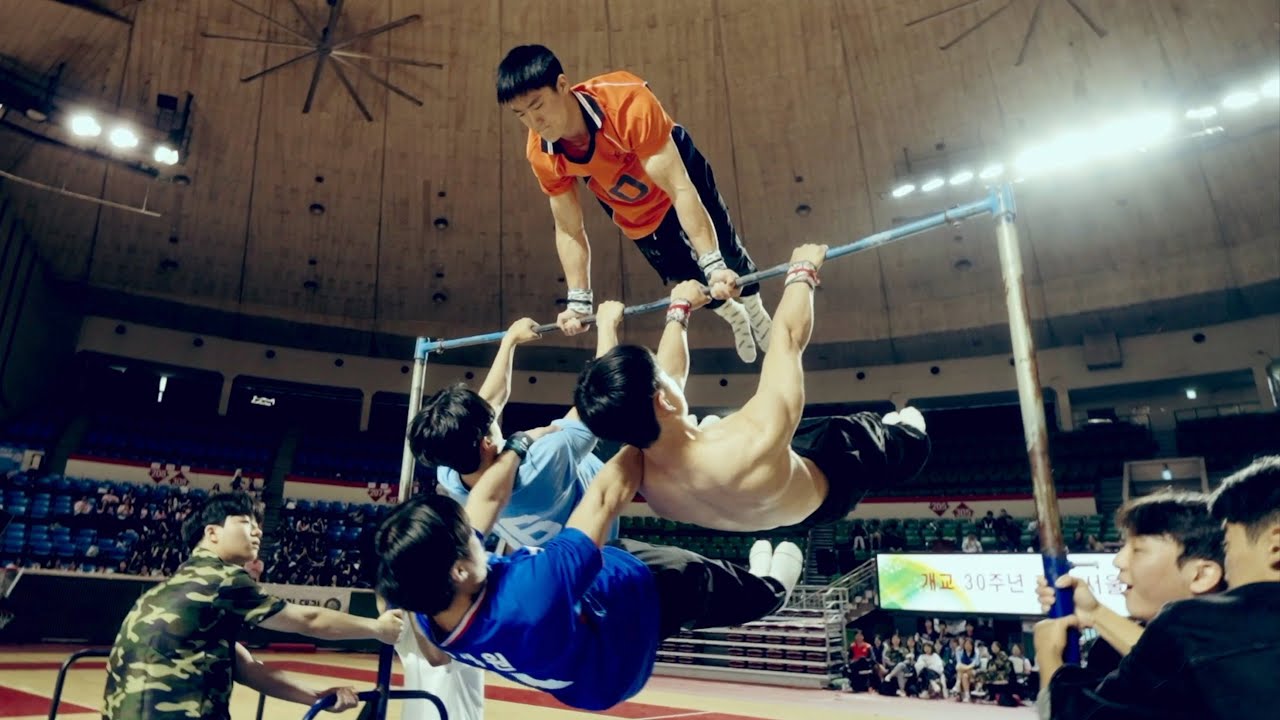 고등학교 축제에서 철봉공연을 했더니 여학생들의 반응이..