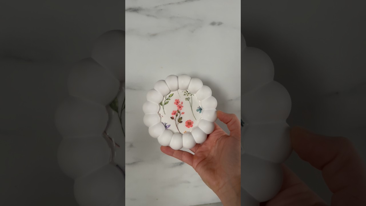 Я превратила простую основу в это блюдо с цветами 🌷🎀✨ 