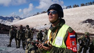 Преодоление ледового участка в рамках всеармейского этапа конкурса «Эльбрусское кольцо-2021»