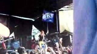 Paramore-Emergency Live