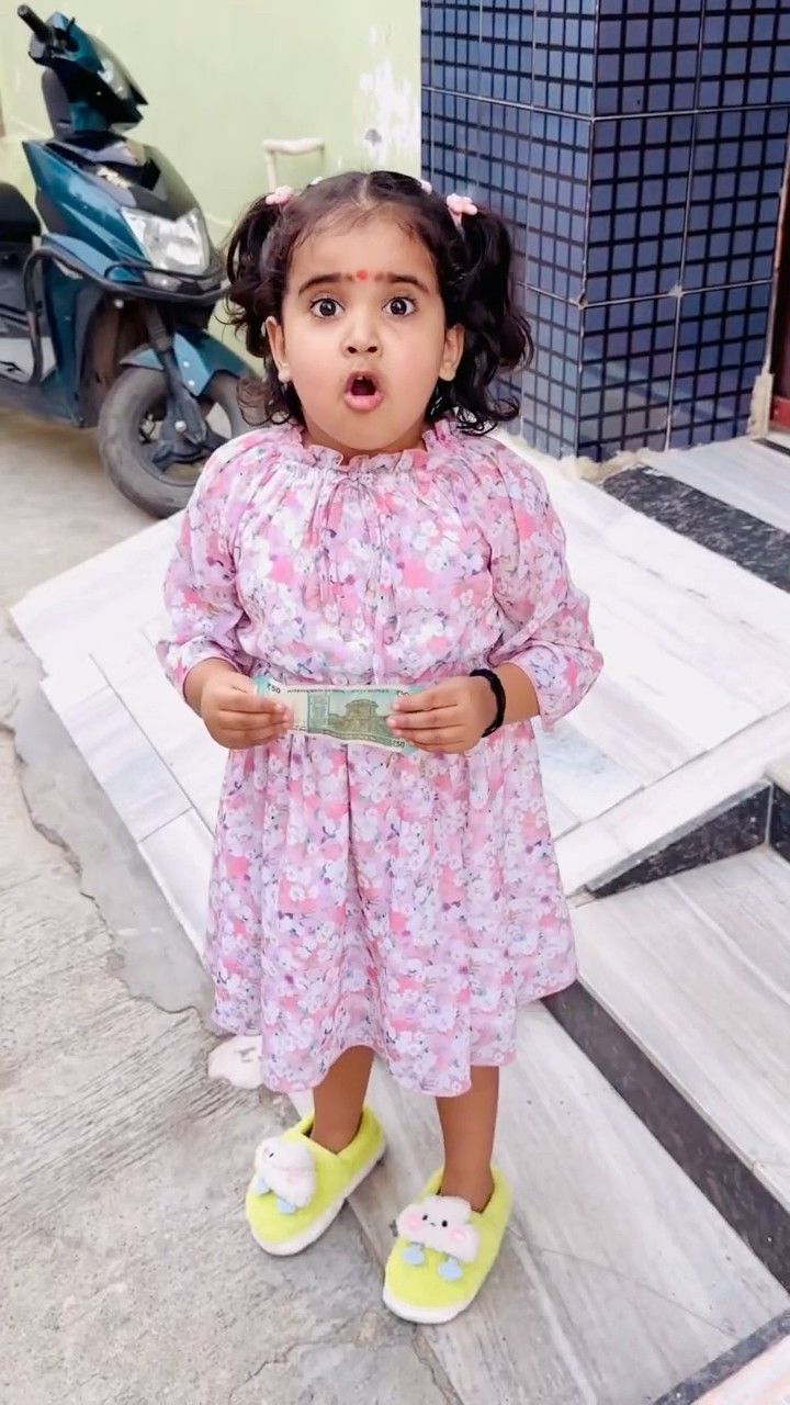 Anaya Apni Family Ka Bahut Dhyan Rakhti Hai ?