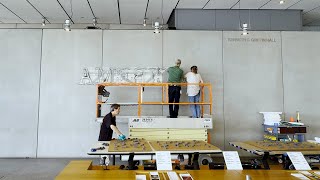 Rückenfigur by Glenn Ligon | Installation Timelapse | Behind the Scenes