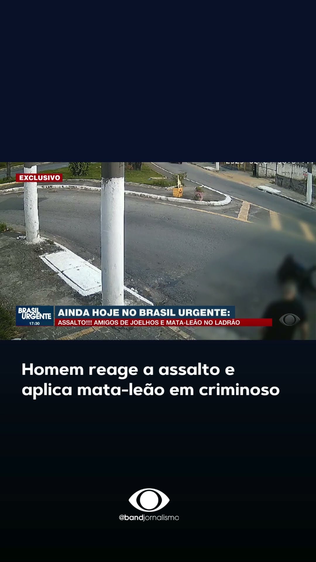 Homem reage a assalto e aplica mata-leão em criminoso #shorts