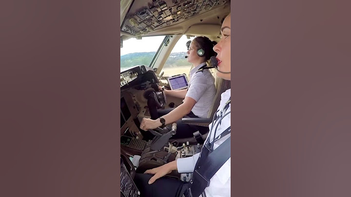 👩🏻‍✈️👩🏻‍✈️Boeing landing in Seattle #aviation #pilot #boeing