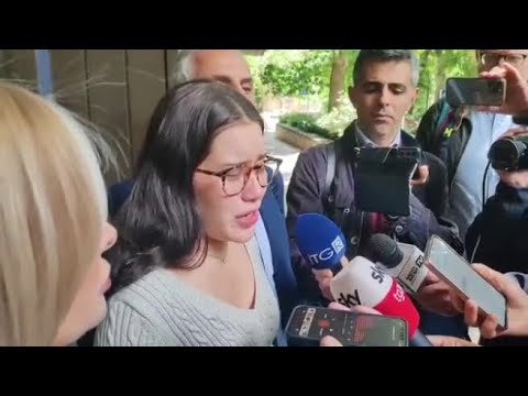 Video Assolti gli schermidori accusati di violenza sessuale, la ragazza in lacrime: «Non finirà così»