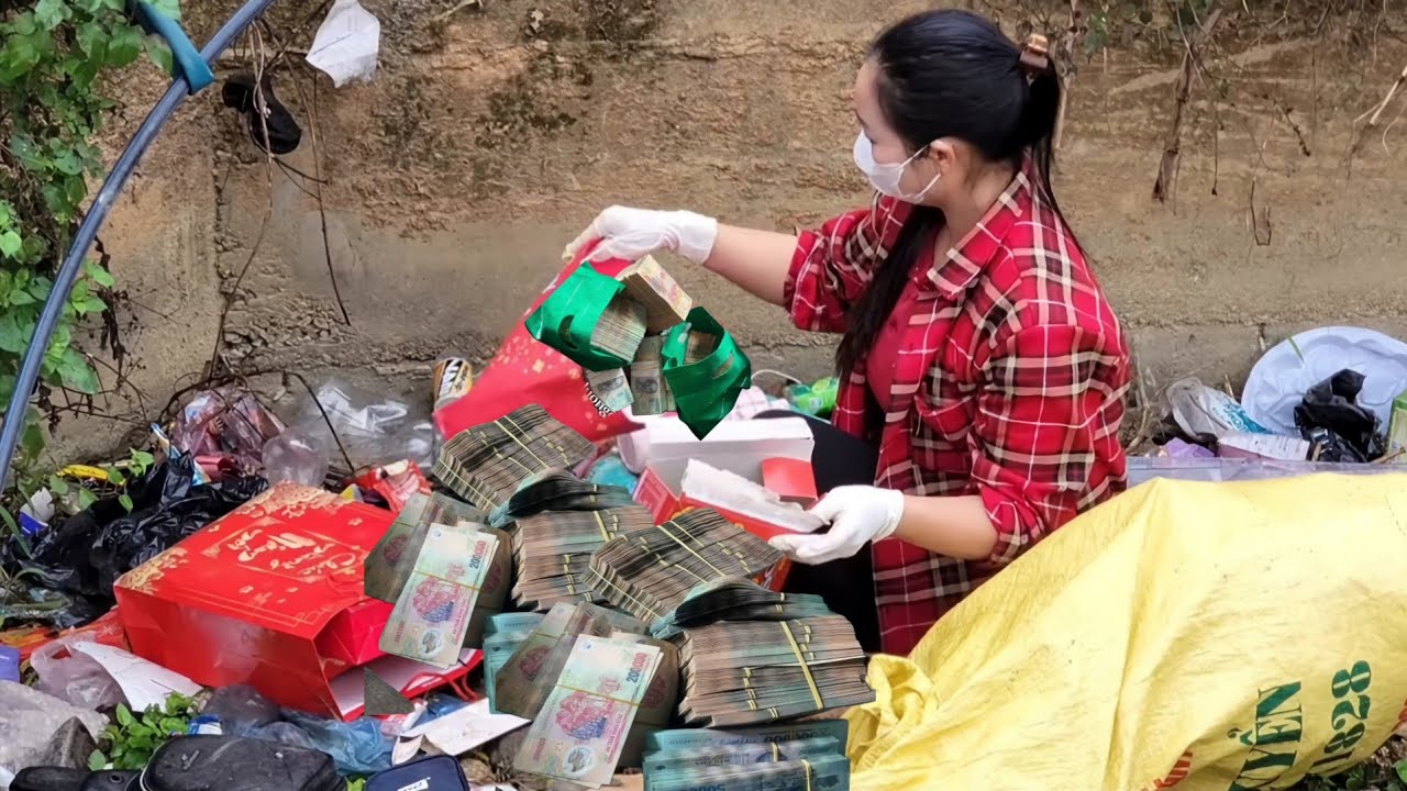 Poor girl - lucky to find a large amount of money