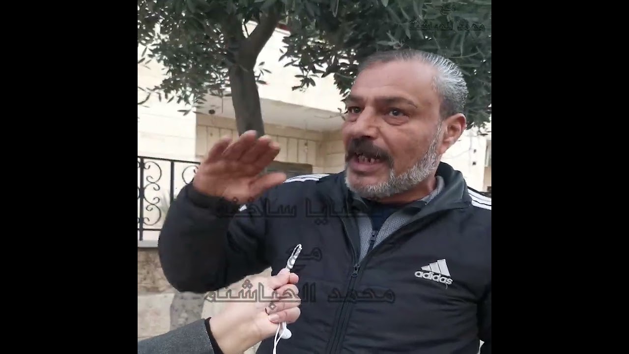 من الحاجة صارت الناس تلم الخبز من الحاوية.