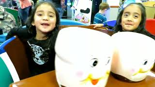 Un día en Chuck E Cheese&#39;s vlog#4 / Elizabeth Salaiza