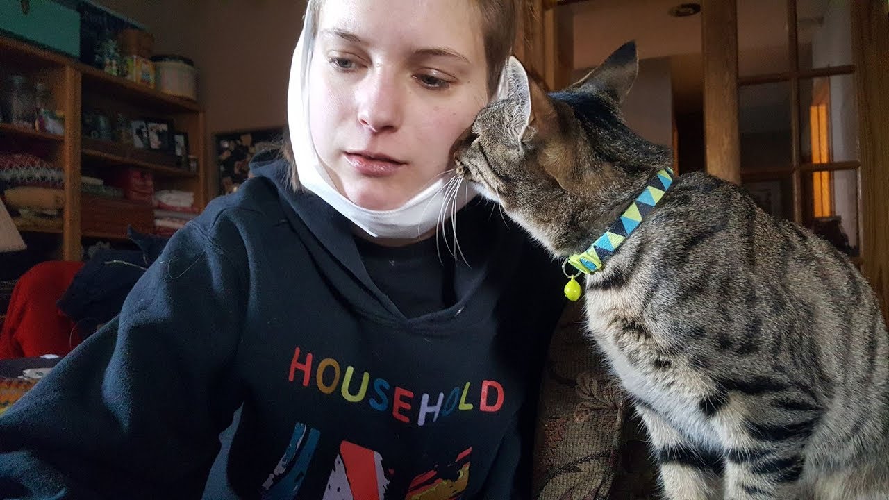 Daughter Gets Wisdom Teeth Removed and Sings a Song After Dental