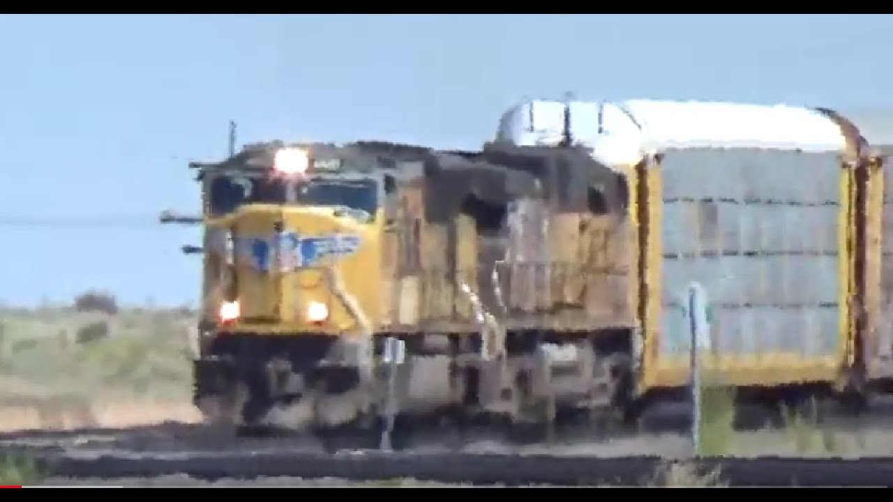 Auto Racks Freight Grinding Its Way up Sherman Hill at Buford, Wyoming RR051 YouTube