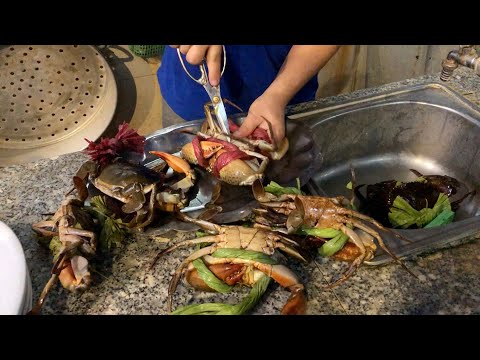 Vietnam sweet and sour MUDCRAB - Seafood street food in Vietnam