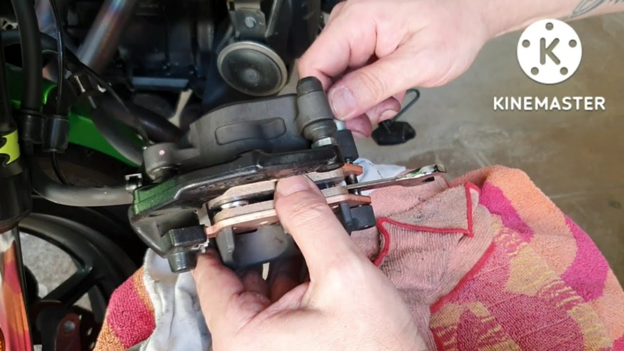 Le cambio las pastillas de freno delanteras a mi Versys