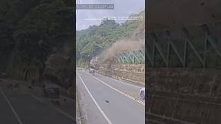 One person was injured after two cars were hit by falling rocks in Taiwan on May 12 | #shorts