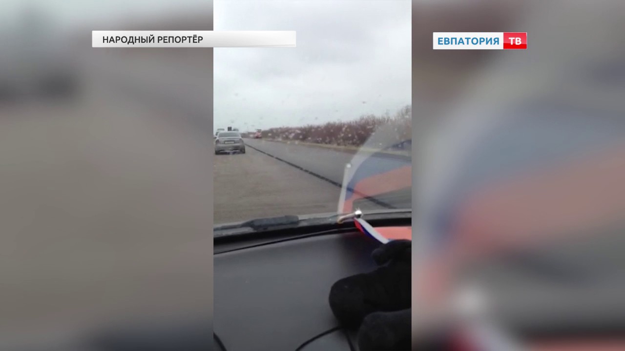 Дорогу ремонтируют под дождем - "Народный репортер" - - YouTube