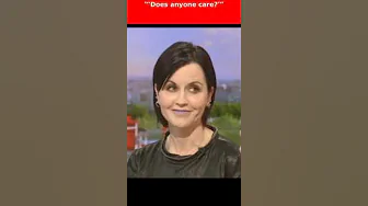 👉 "MAKNA TERDALAM Lagu 'Ode to My Family' – Curahan Hati Dolores O’Riordan 😢🎶"