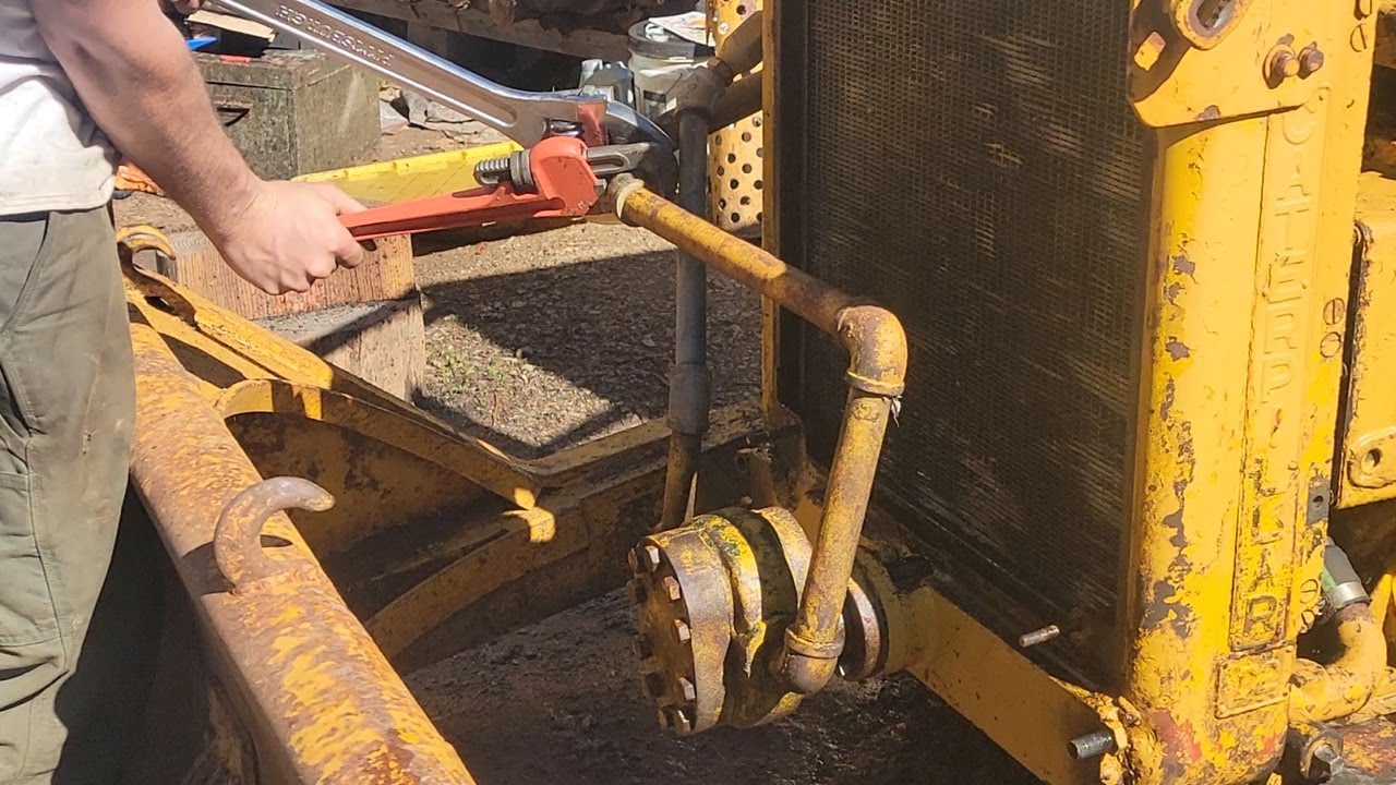 Episode 14 part 1 hydraulic pump removal rebuild can i fix it and